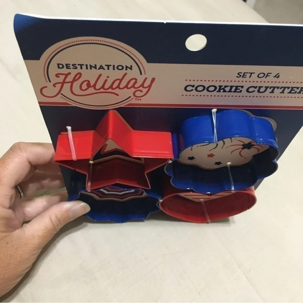 Set of 4 holiday cookie cutters
